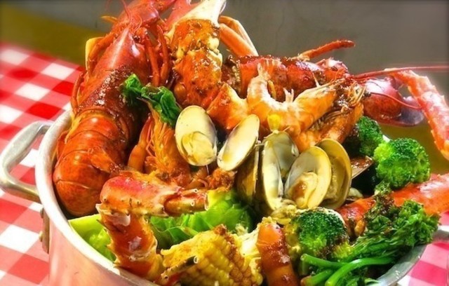 手づかみで食べる非日常のエンターテイメント!! 「シーフードダイナー FINGERS（フィンガーズ）」、待望の2号店が神保町にOPENしていた!!