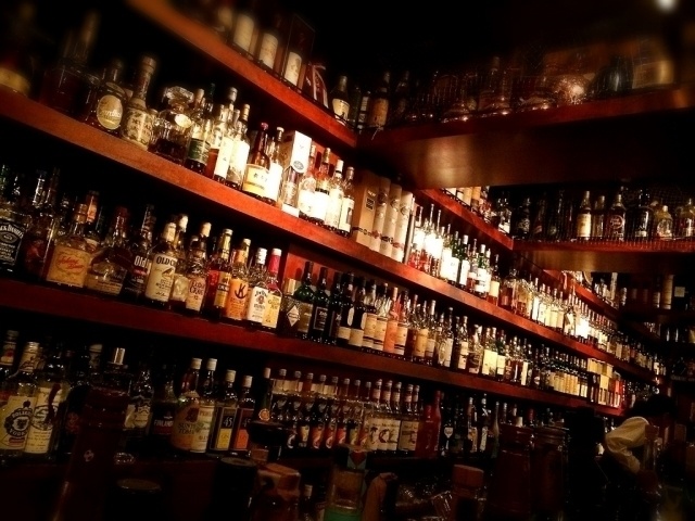 今夜はお気に入りの隠れ家的バーで飲もう!新宿で深夜まで営業しているバー3選