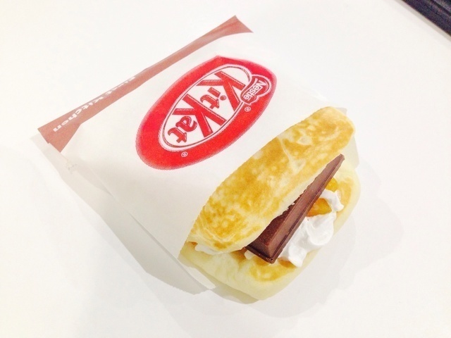 世界初!外食専用キットカットを使用した「キットカットサンド」を食べてみた