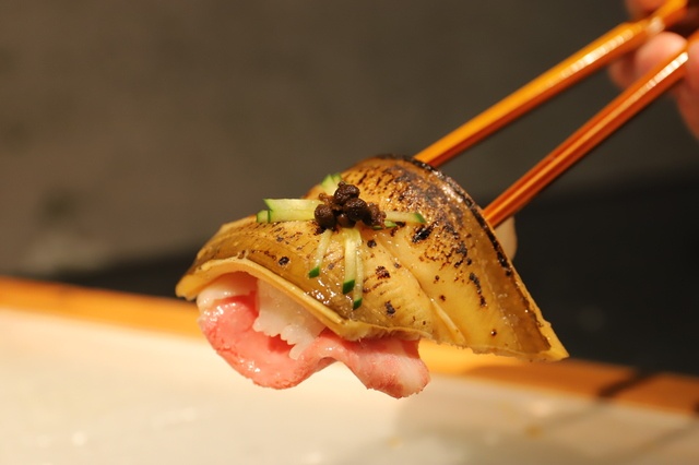 『29ON 池袋店』名物「低温調理サーロイン肉巻き寿司」のスペシャルバージョン登場！5月のメニューご紹介