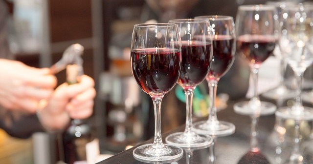 【恵比寿駅2分】1,000円でワイン45種飲み放題！おつまみ持ち込み自由『ワインショールーム』