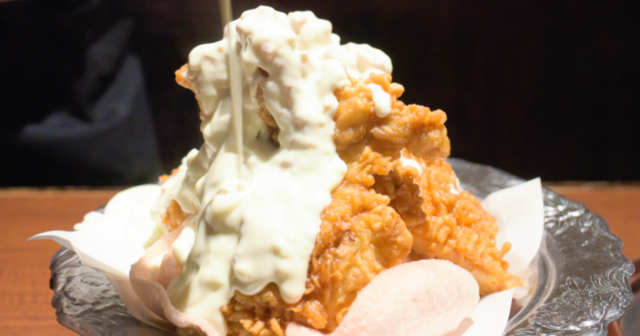 【6/1〜】チーズぶっかけ1回無料！20cm唐揚げ×3が280円！『腹八分目』では帰れない！