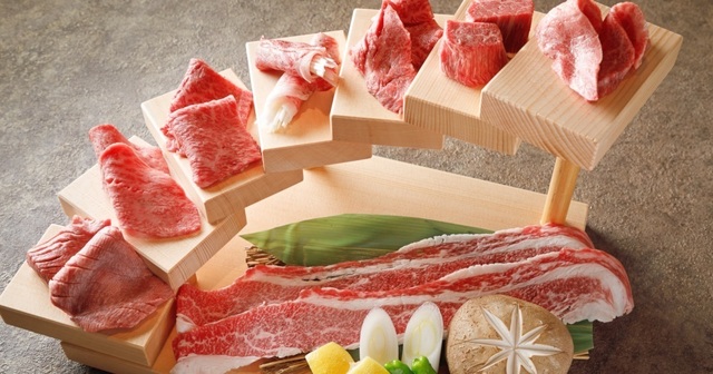 【新橋】日替わりで松阪牛が登場。特上階段盛りが豪華すぎる『和牛焼肉 うし成』