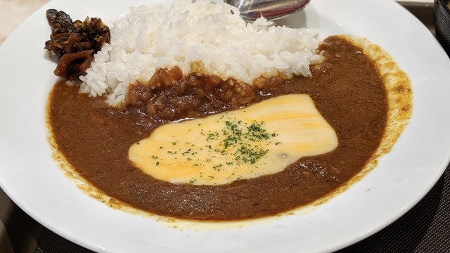 名店の欧風カレー級に美味い！チーズをのせた『松屋』の創業ビーフカレー最強説！