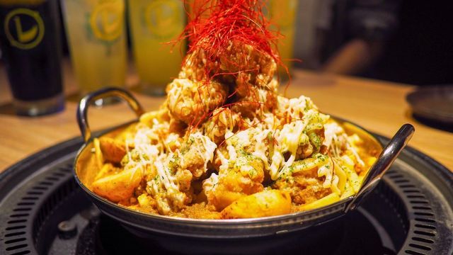 罪深すぎる「から揚げポテトマヨカレー鍋」爆誕!『甘太郎』の本気コースとは