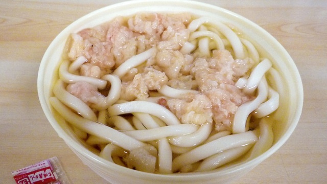 昭和遺産“自販機グルメ”2!埼玉『オートパーラー上尾』謹製の深みが良きうどん
