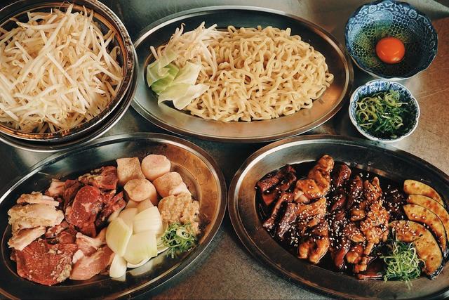 池袋にコの字カウンターの焼肉店「焼肉ホルモン笠島」が開業。