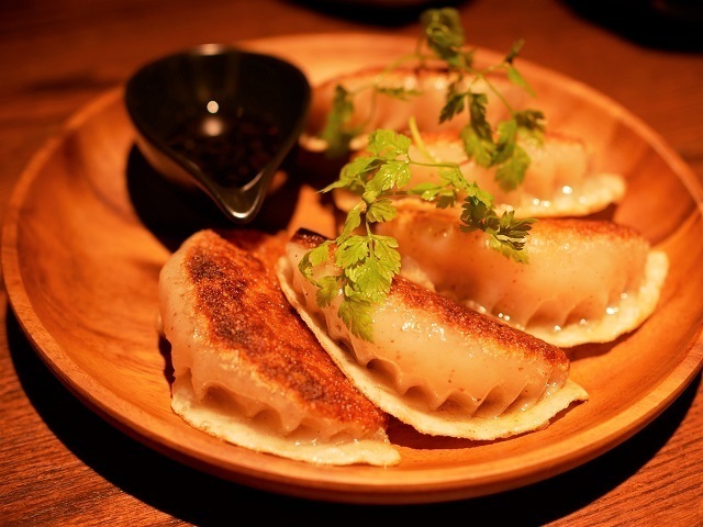 三軒茶屋に「GYOZA SHACK ちゃわん」が開業。