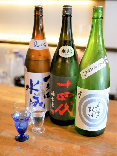 神保町に日本酒バル「terrA」がオープン。旅と山好きな夫＆酒と音楽を愛する妻の夫婦で営業する、地域密着のコミュニティ酒場が話題