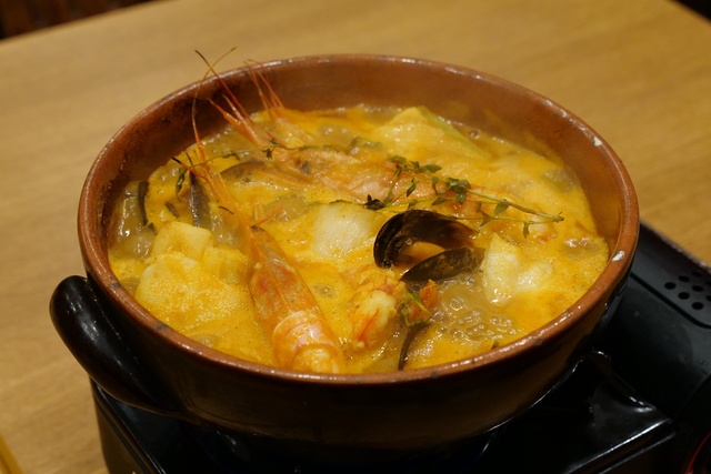 【高田馬場】一杯で何度も変化を楽しめるブイヤベースが新登場！『海老料理専門リザラン』