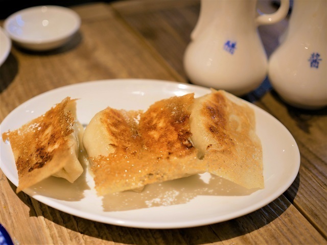 ニュー新橋ビルに「小籠包と焼餃子 粉オヤジ」が開業。