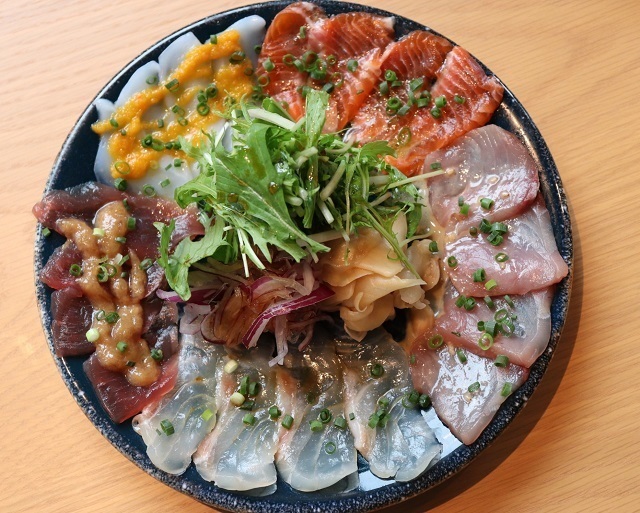 「サカナバル」が5店舗目の五反田店で打ち出したのは「大衆感」。