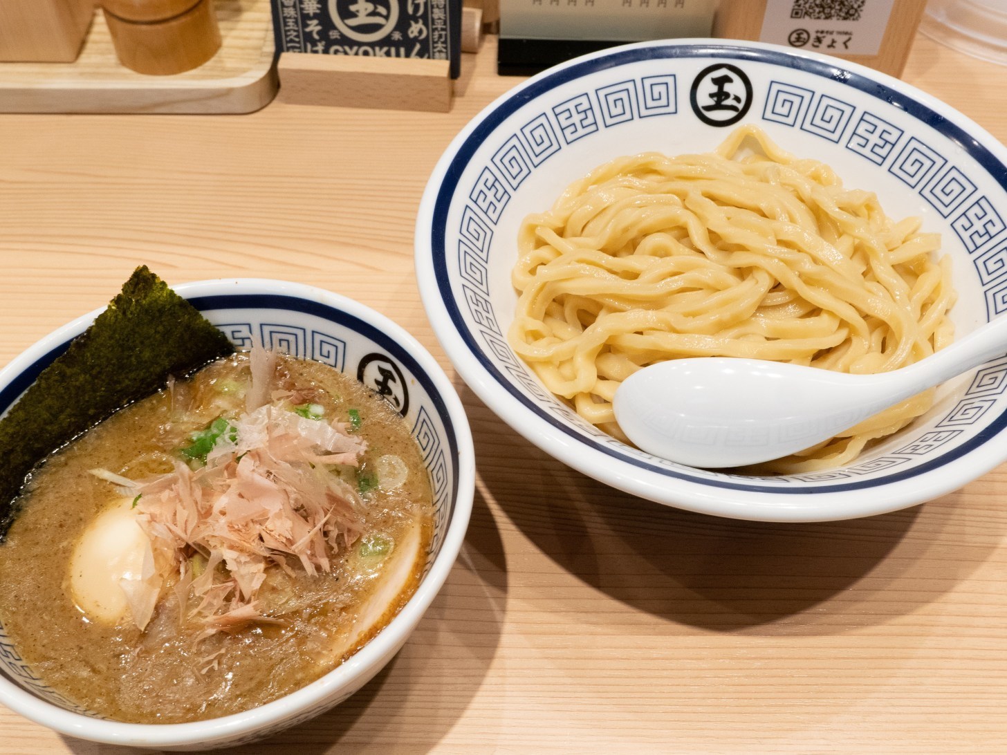 新宿】究極の作りたて！『玉』のもちもちキラキラ濃厚魚介つけ麺 