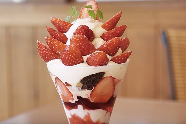 【12/3〜】冬限定!『ココス』で「ふわふわ生クリームの苺フェア」が開催!