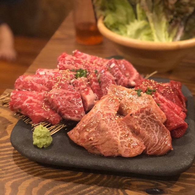 浅草橋の焼肉店「炭火焼肉ホルモンみなみ はなれ」をオープン。