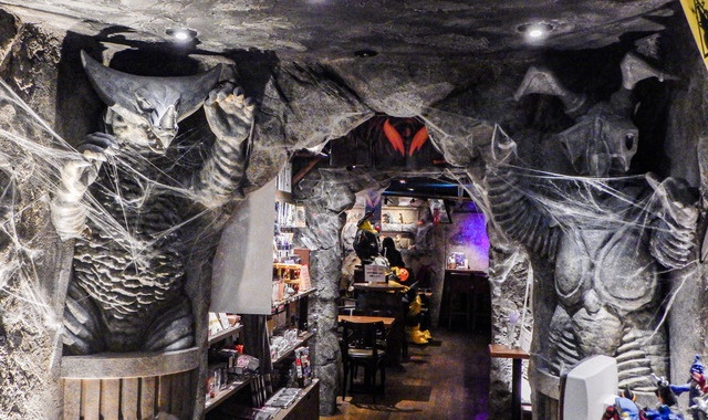 ヒーローお断りの酒場・新橋『怪獣酒場』でルサンチマンを開放せよ！