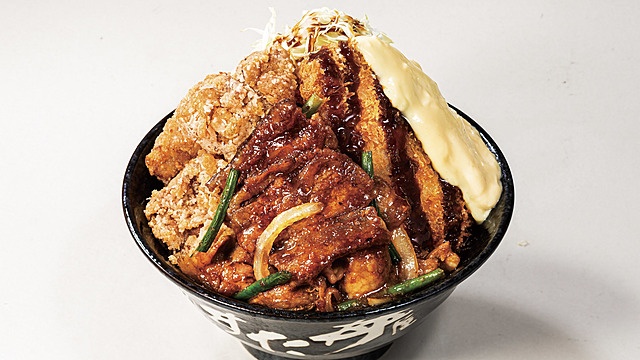 牛、豚、鶏で総肉量290g！『伝説のすた丼屋』が「トリプルすたみな爆肉丼」を期間限定販売
