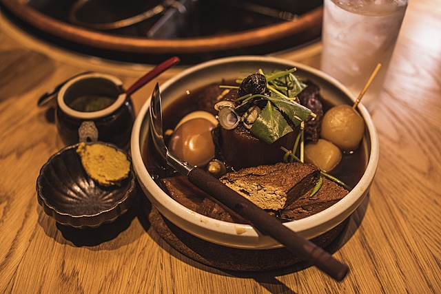 六本木交差点からすぐの路地裏に「おでん屋 ずぶ六」がオープン。