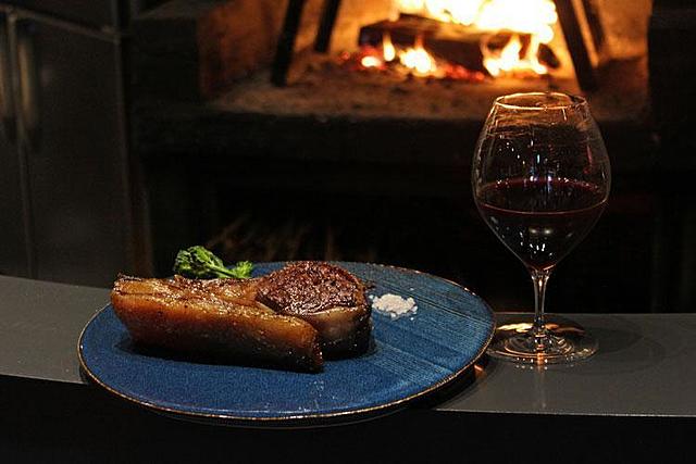 代々木八幡に「薪火グリル azer（アゼル）」が開業。