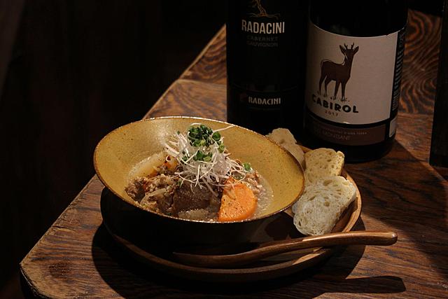 三軒茶屋にネオワイン居酒屋「オモウツボ」がオープン。