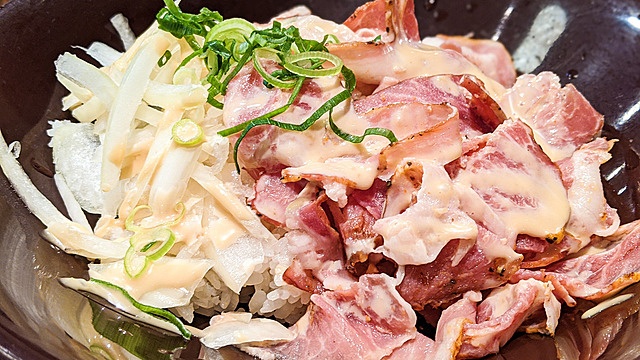 『すき家』史上初！薫製肉を使った新商品「ニューヨークポーク丼」を初日に食べてきた！