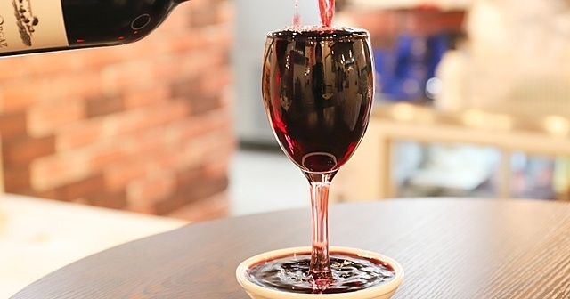 【期間限定】ワインが何杯でも1杯98円！『ビーフキッチンスタンド』のハッピーアワーがお得