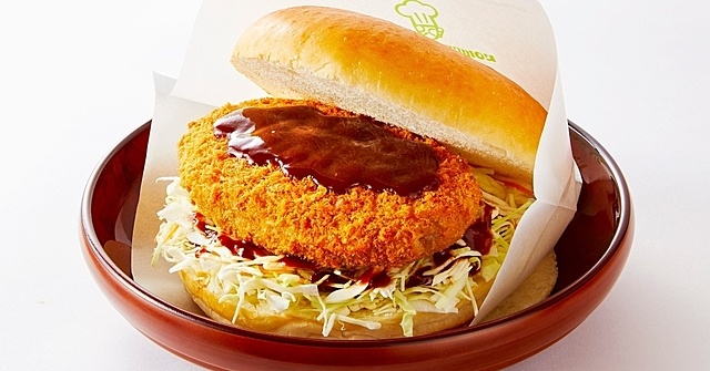味の秘訣は7:3の黄金比!『コメダ珈琲店』にメンチカツバーガーが新登場!