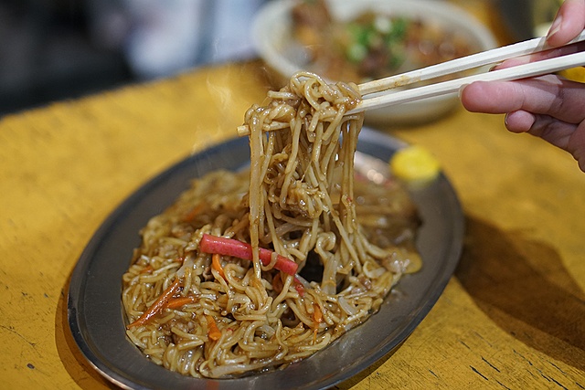 【天神】焼きラーメン発祥！福岡の名物屋台『小金ちゃん』