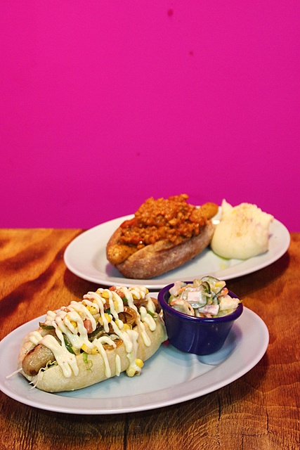 中目黒に「Bells中目黒 HOTDOG＆SHAKE」が開業。