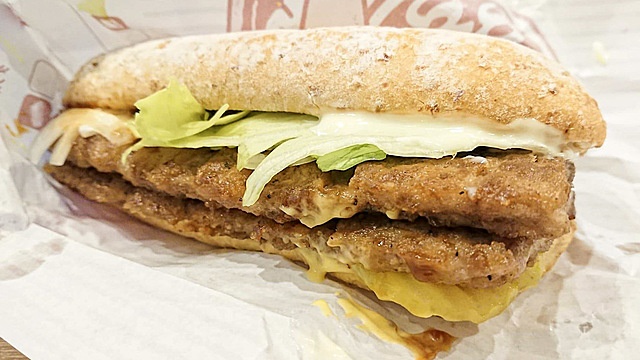 ロッテリアの「リブサンドポーク」が約1年ぶりに復活。ファンのみんな、おめでとー