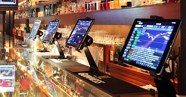 【北浜】日経平均株価が前日比プラスならドリンク1杯無料!『BarFPO』日本経済元気になーれっ!