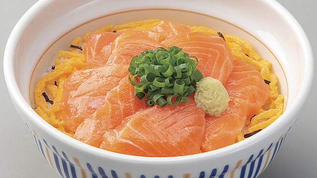 【期間限定】『なか卯』からお手頃価格で海鮮丼を楽しめる「サーモン丼」新登場！