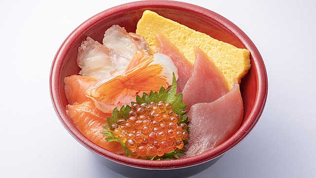 まぐろサーモン鯛エビいくら！『はま寿司』からワンランク上の持ち帰り専用贅沢海鮮丼発売