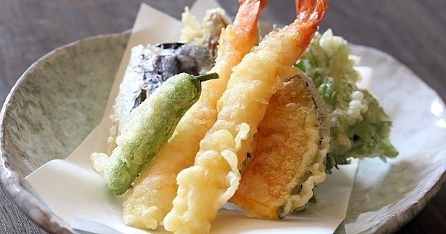 【〜5/31】『丸亀製麺』の天ぷらを5個以上「持ち帰り」で3割引!美味しい食べ方も公開