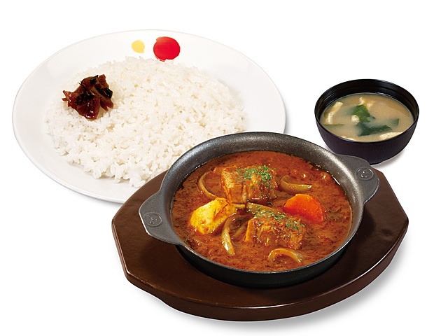 松屋が「ごろごろ創業ビーフカレー」を新発売！テイクアウトなら最大80円引き！