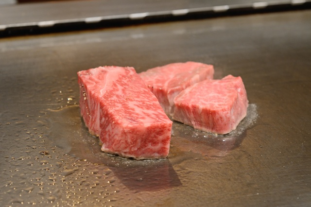 神戸牛の値段や敷居が高いイメージはもう古い！深夜でも営業しているステーキ店3選