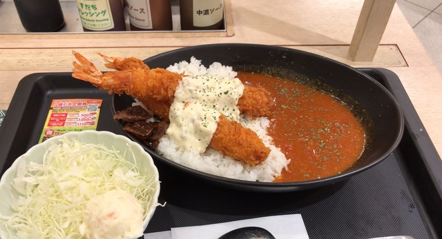 『松のや』夏メニュー「海老フライトマトカレー」を食べてきた。トマトの酸味が効いたカレーは必食だ！