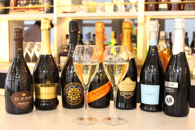 「プロセッコ バー＆カフェ マルティノッティ」が馬喰横山に開業。