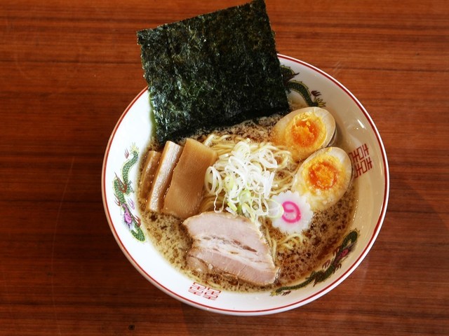 「らーめん食堂 まっしぐら」をオープン。