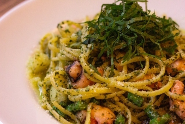 「BARRIO」の姉妹店「bhive（ビハイブ）」がオープン。