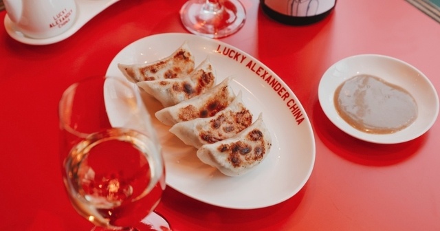 神泉│もっちり餃子が主役の町中華『LUCKY ALEX』が5月2日オープン！