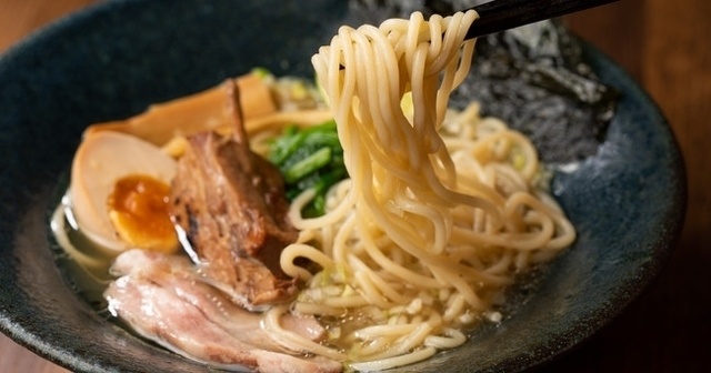 【新宿】日本初!?100%ラム骨スープのラーメン店『らむね屋』がオープン!