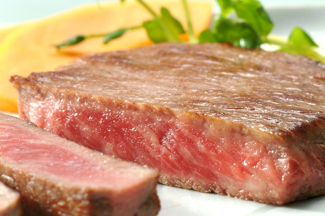 【吹田・高槻】深夜でもステーキが食べられるお店5選！A5ランクの黒毛和牛や熟成肉をガッツリ食せ！