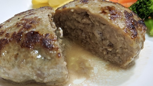熟成肉のプロの本気ハンバーグ。お肉の旨味と甘い肉汁を家庭で食べられる通販商品がすごかった。