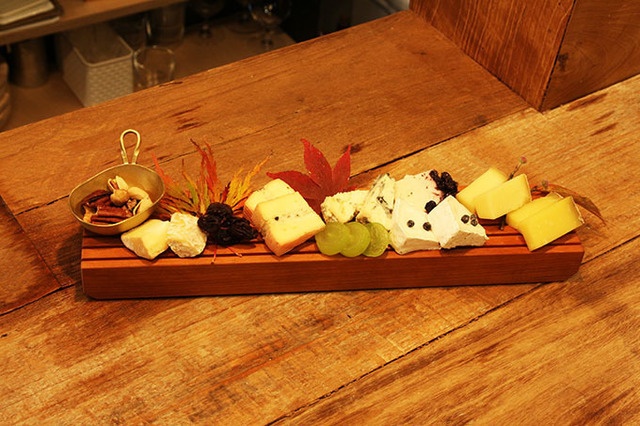 五反田に3.8坪の小さな酒場「KOMA」がオープン。