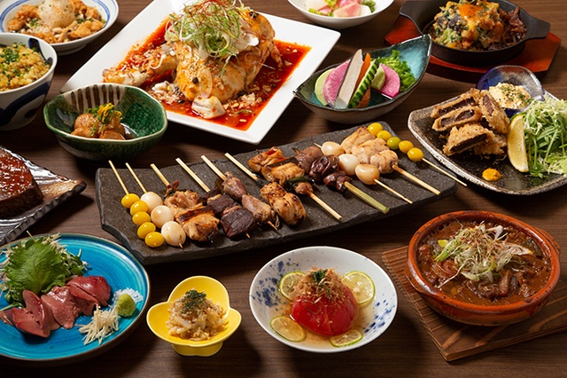 国分寺に「炭火酒場 鶏眞」が開業。夜は居酒屋、昼はラーメン。