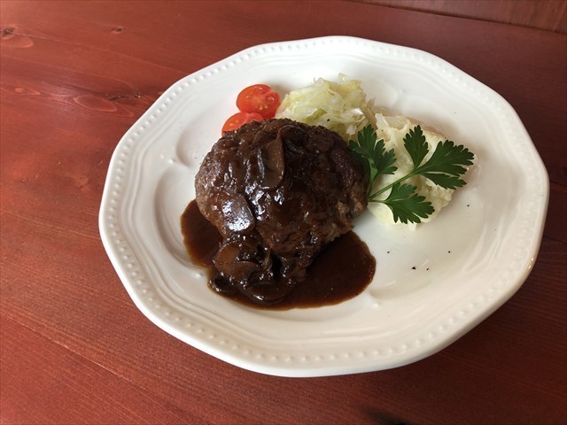 学芸大学のビストロ「エサケ」が「洋食ノスリ」として新装オープン。