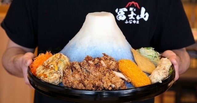 【甲府】『​麺ズ冨士山』に2.5kg超えのメガ盛りうどんが登場！60分以内の完食で料金代金無料！