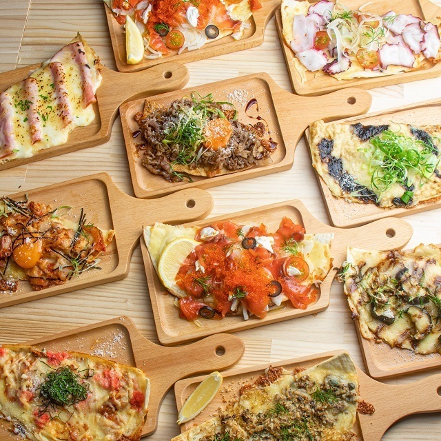 「ほぼ新宿のれん街」に「ニューキッチンイロハ」が開業。昭和レトロとピッツェリアを融合した“ツマンデ吞めるピザパーラー”。ディナーからランチ、カフェ利用まで1日を通して集客