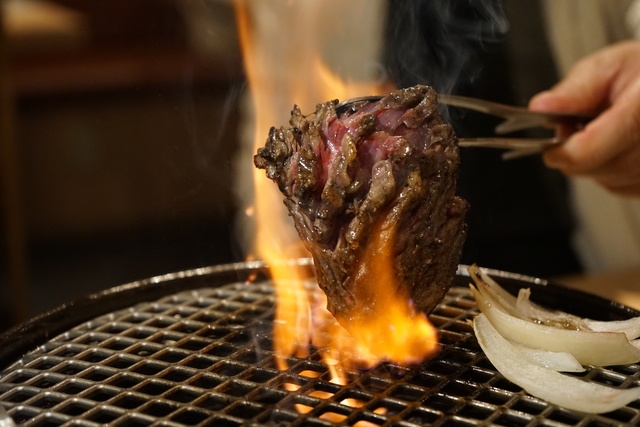 【人形町】『牛たん大好き 焼肉はっぴぃ 人形町店』で巨大たん元、黒毛牛を堪能